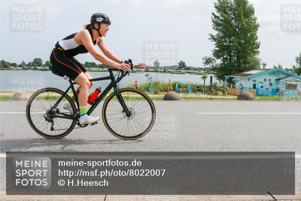 21.06.2025 - 27. Vierlanden-Triathlon H.Heesch http://msf.ph/oto/8022007 15.06.2025 12:05:54 Radfahren 945 meine-sportfotos.de
