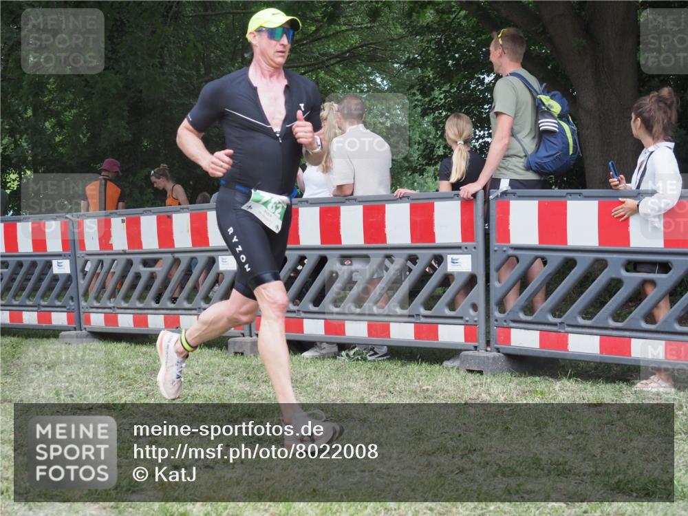 21.06.2025 - 27. Vierlanden-Triathlon KatJ http://msf.ph/oto/8022008 15.06.2025 13:21:10 Ziel 782 meine-sportfotos.de