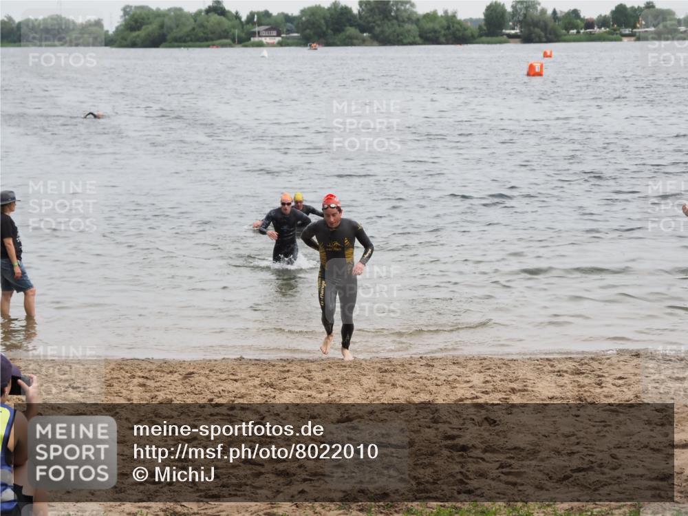 21.06.2025 - 27. Vierlanden-Triathlon MichiJ http://msf.ph/oto/8022010 15.06.2026 10:52:15 Schwimmen 652, 693, 759 meine-sportfotos.de