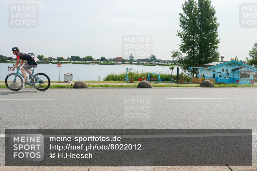 15.06.2025 - 27. Vierlanden-Triathlon H.Heesch http://msf.ph/oto/8022012 15.06.2025 09:56:50 Radfahren 35, 67 meine-sportfotos.de