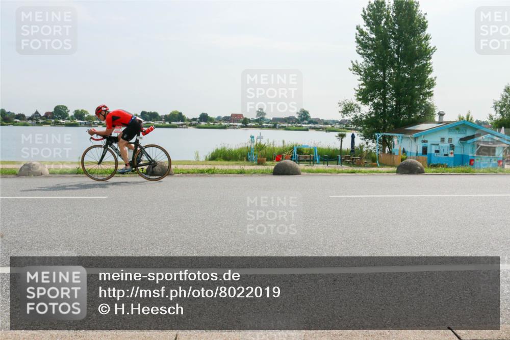 15.06.2025 - 27. Vierlanden-Triathlon H.Heesch http://msf.ph/oto/8022019 15.06.2025 09:56:54 Radfahren 35, 165 meine-sportfotos.de