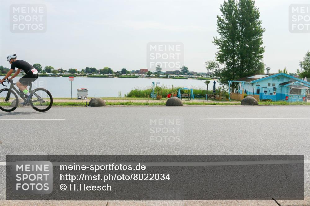 15.06.2025 - 27. Vierlanden-Triathlon H.Heesch http://msf.ph/oto/8022034 15.06.2025 09:56:57 Radfahren 26, 165 meine-sportfotos.de