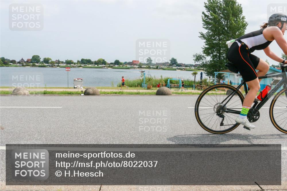 21.06.2025 - 27. Vierlanden-Triathlon H.Heesch http://msf.ph/oto/8022037 15.06.2025 12:05:54 Radfahren 945 meine-sportfotos.de