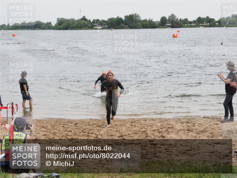 21.06.2025 - 27. Vierlanden-Triathlon MichiJ http://msf.ph/oto/8022044 15.06.2026 10:52:16 Schwimmen 652, 693, 759 meine-sportfotos.de