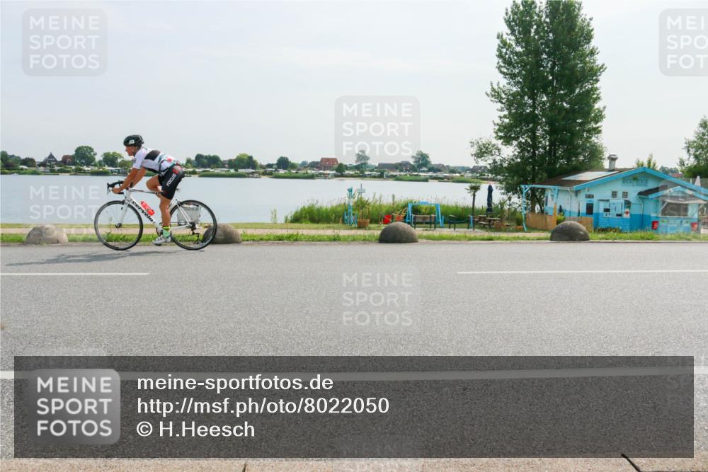 15.06.2025 - 27. Vierlanden-Triathlon H.Heesch http://msf.ph/oto/8022050 15.06.2025 09:57:12 Radfahren 209 meine-sportfotos.de