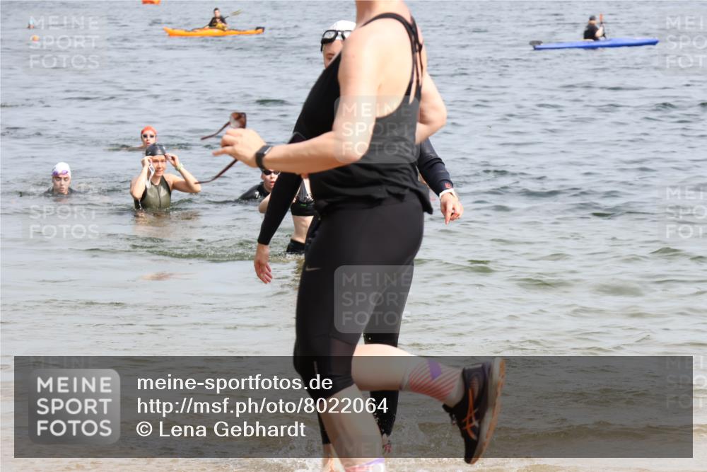 15.06.2025 - 27. Vierlanden-Triathlon Lena Gebhardt http://msf.ph/oto/8022064 15.06.2025 10:19:33 Schwimmen 603 meine-sportfotos.de