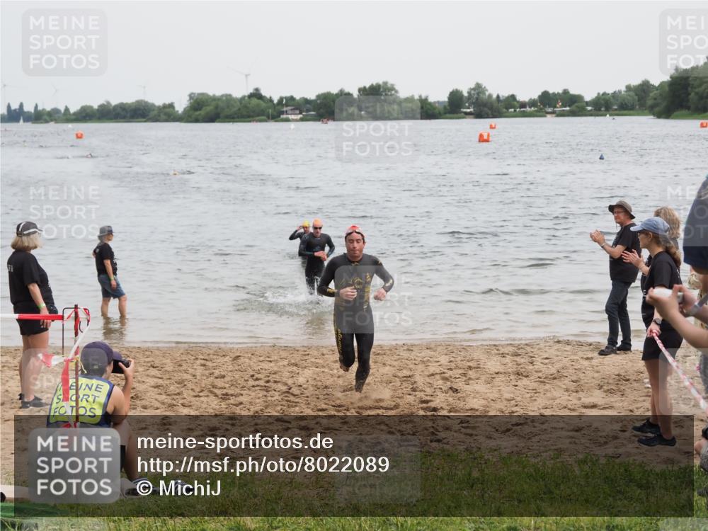 21.06.2025 - 27. Vierlanden-Triathlon MichiJ http://msf.ph/oto/8022089 15.06.2026 10:52:17 Schwimmen 652, 693, 759 meine-sportfotos.de