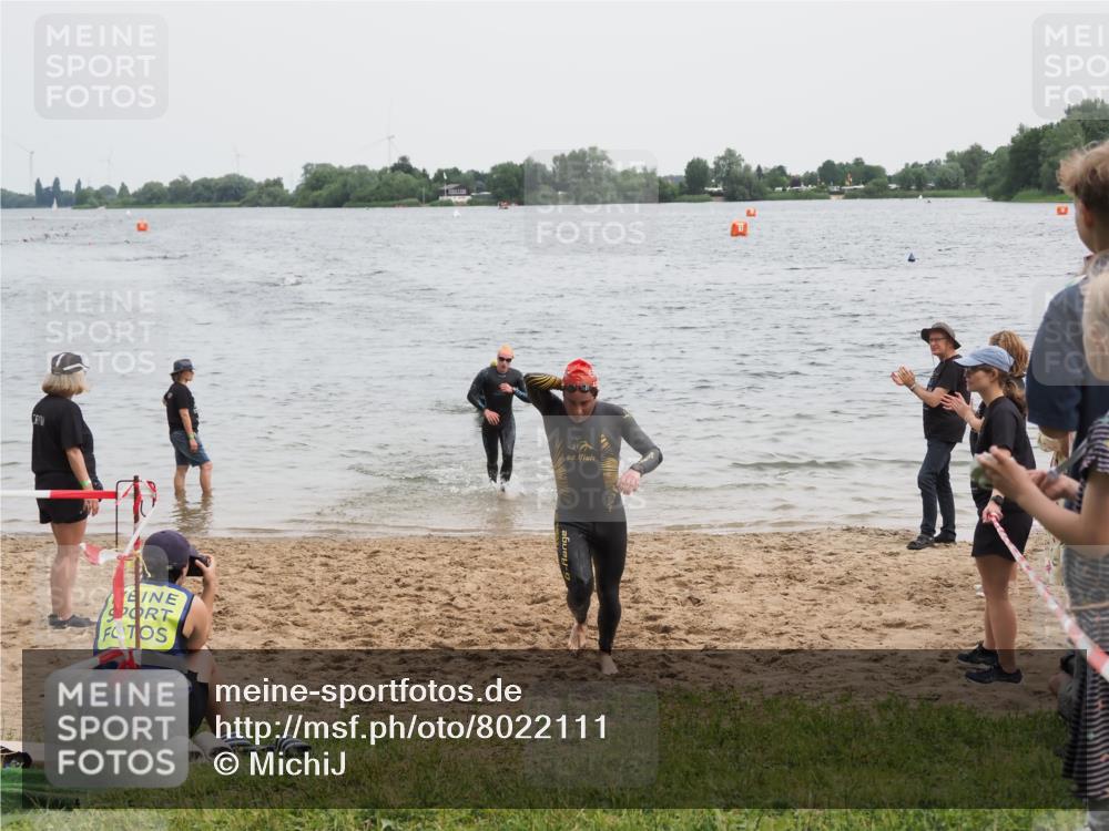 21.06.2025 - 27. Vierlanden-Triathlon MichiJ http://msf.ph/oto/8022111 15.06.2026 10:52:18 Schwimmen 652, 693, 759 meine-sportfotos.de