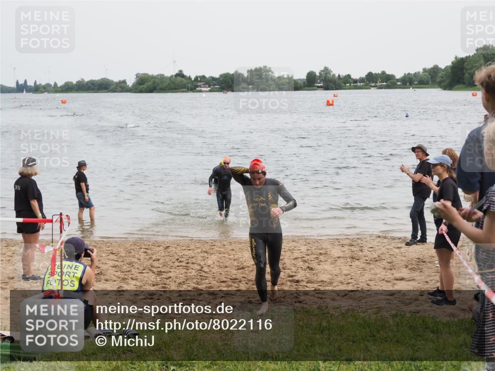 21.06.2025 - 27. Vierlanden-Triathlon MichiJ http://msf.ph/oto/8022116 15.06.2026 10:52:18 Schwimmen 652, 693, 759 meine-sportfotos.de