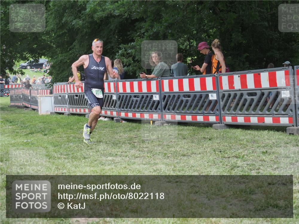 21.06.2025 - 27. Vierlanden-Triathlon KatJ http://msf.ph/oto/8022118 15.06.2025 13:21:21 Ziel 810 meine-sportfotos.de