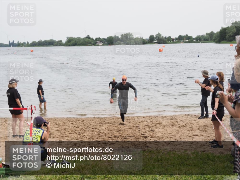 21.06.2025 - 27. Vierlanden-Triathlon MichiJ http://msf.ph/oto/8022126 15.06.2026 10:52:20 Schwimmen 652, 682, 693, 759 meine-sportfotos.de