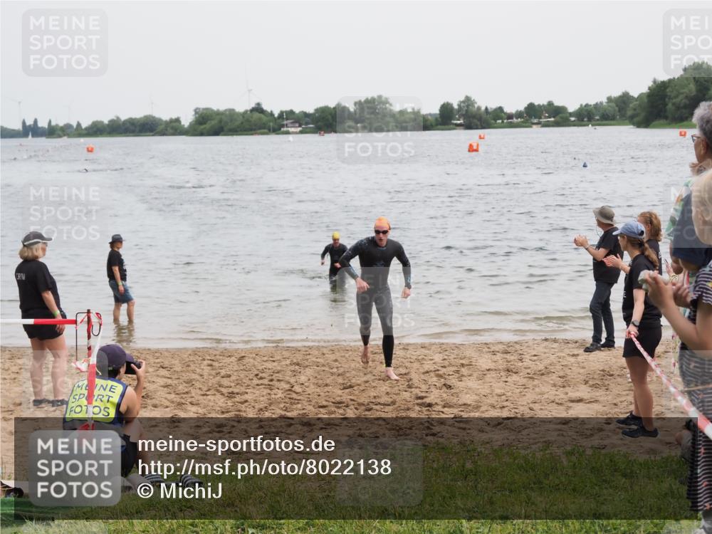 21.06.2025 - 27. Vierlanden-Triathlon MichiJ http://msf.ph/oto/8022138 15.06.2026 10:52:21 Schwimmen 652, 682, 759 meine-sportfotos.de
