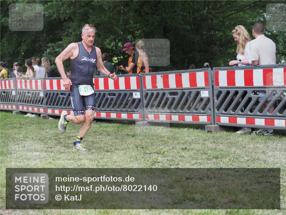 21.06.2025 - 27. Vierlanden-Triathlon KatJ http://msf.ph/oto/8022140 15.06.2025 13:21:22 Ziel 805, 810 meine-sportfotos.de