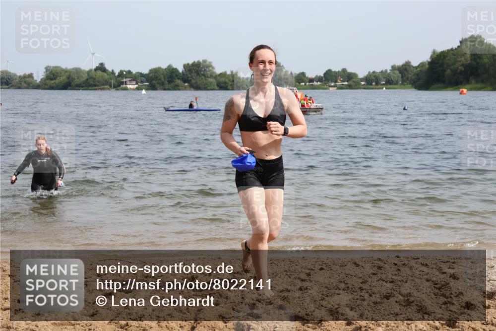 15.06.2025 - 27. Vierlanden-Triathlon Lena Gebhardt http://msf.ph/oto/8022141 15.06.2025 10:19:43 Schwimmen 500, 503, 539, 569, 578, 603 meine-sportfotos.de
