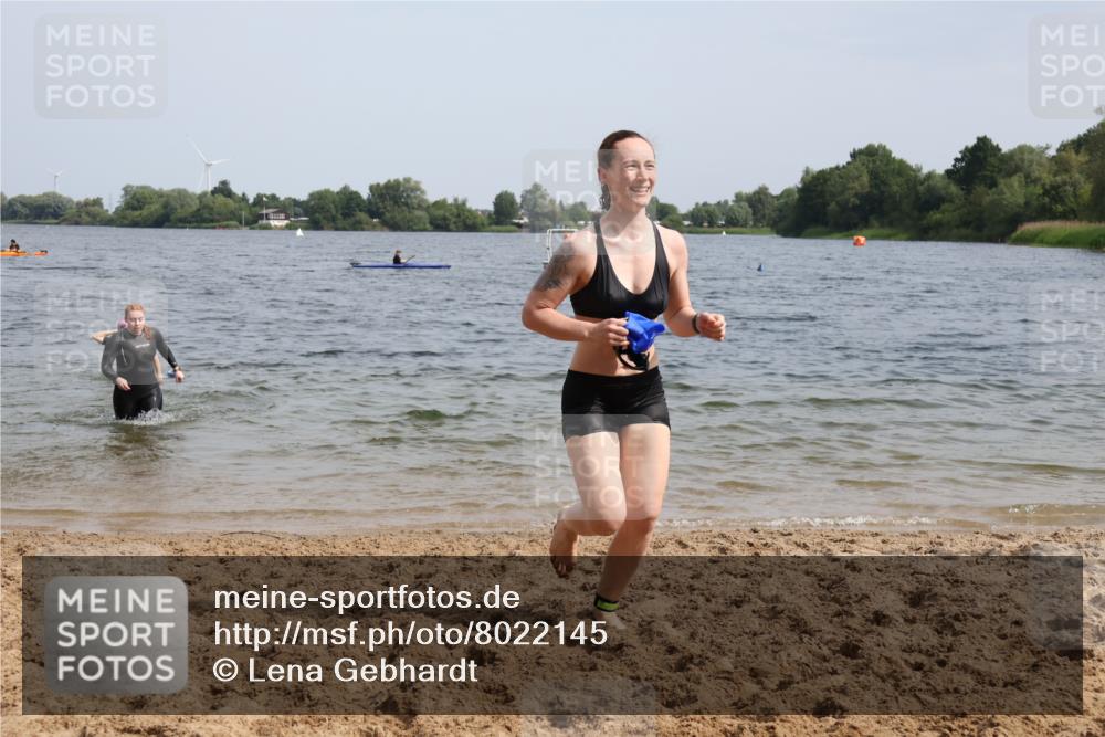 15.06.2025 - 27. Vierlanden-Triathlon Lena Gebhardt http://msf.ph/oto/8022145 15.06.2025 10:19:43 Schwimmen 500, 503, 539, 569, 578, 603 meine-sportfotos.de