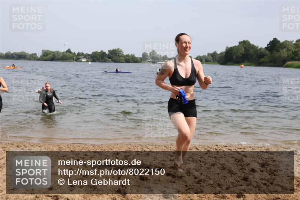 15.06.2025 - 27. Vierlanden-Triathlon Lena Gebhardt http://msf.ph/oto/8022150 15.06.2025 10:19:43 Schwimmen 500, 503, 539, 569, 578, 603 meine-sportfotos.de