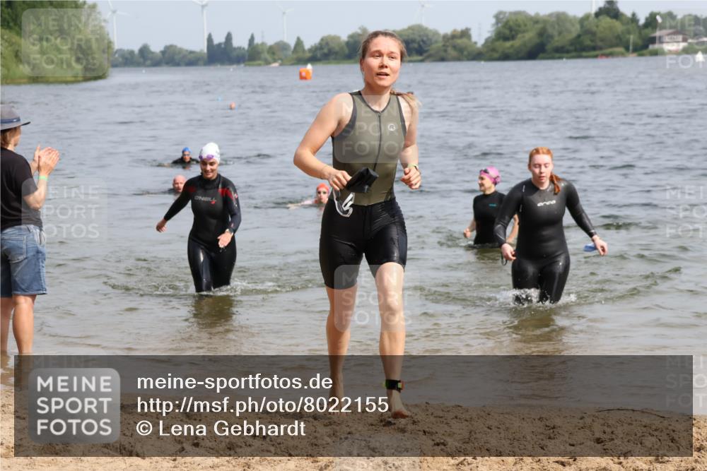 15.06.2025 - 27. Vierlanden-Triathlon Lena Gebhardt http://msf.ph/oto/8022155 15.06.2025 10:19:44 Schwimmen 500, 503, 539, 569, 578, 603 meine-sportfotos.de