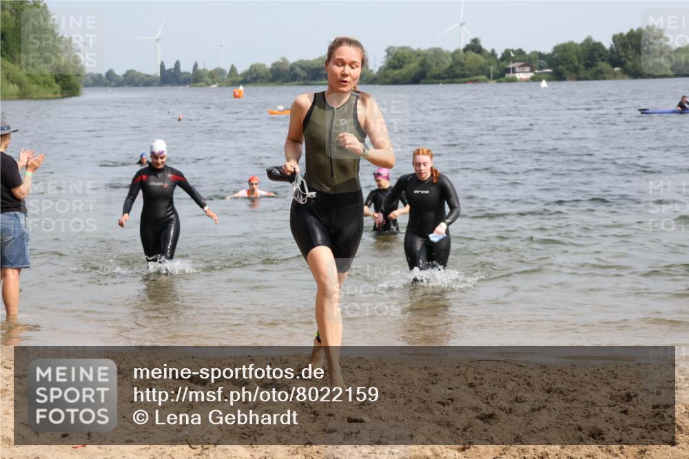 15.06.2025 - 27. Vierlanden-Triathlon Lena Gebhardt http://msf.ph/oto/8022159 15.06.2025 10:19:45 Schwimmen 500, 503, 539, 569, 578, 603 meine-sportfotos.de