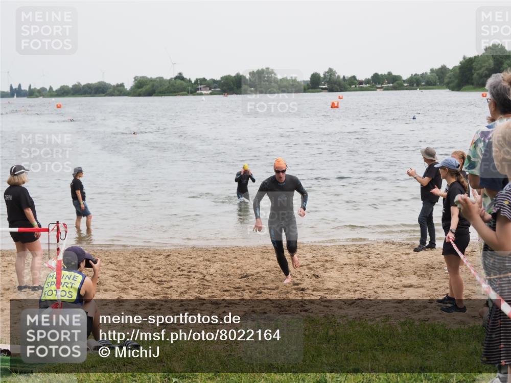 21.06.2025 - 27. Vierlanden-Triathlon MichiJ http://msf.ph/oto/8022164 15.06.2026 10:52:21 Schwimmen 652, 682, 759 meine-sportfotos.de