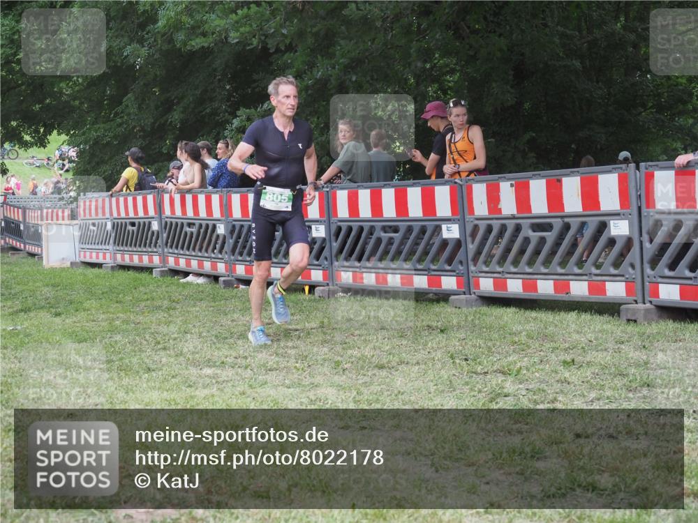 21.06.2025 - 27. Vierlanden-Triathlon KatJ http://msf.ph/oto/8022178 15.06.2025 13:21:32 Ziel 805, 853 meine-sportfotos.de
