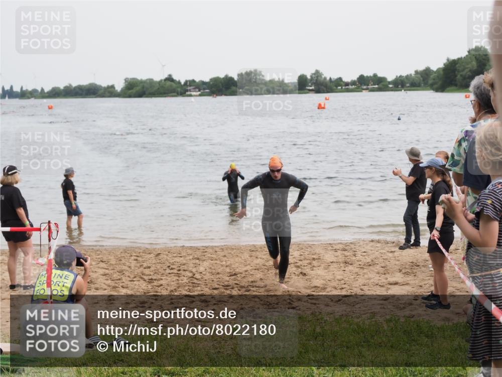 21.06.2025 - 27. Vierlanden-Triathlon MichiJ http://msf.ph/oto/8022180 15.06.2026 10:52:21 Schwimmen 652, 682, 759 meine-sportfotos.de