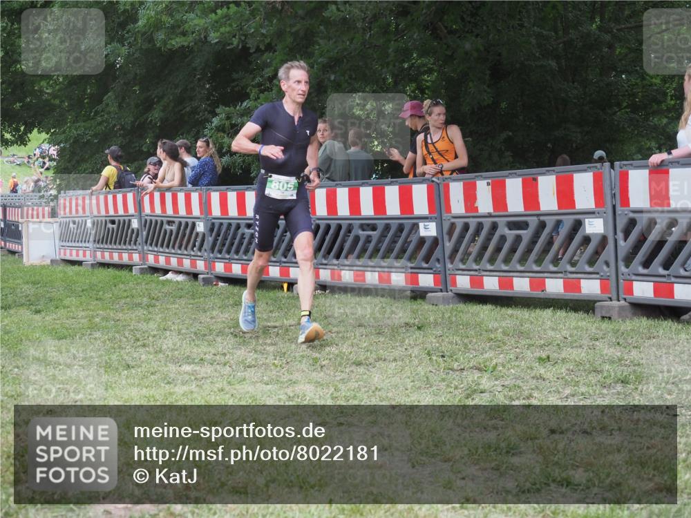 21.06.2025 - 27. Vierlanden-Triathlon KatJ http://msf.ph/oto/8022181 15.06.2025 13:21:32 Ziel 805, 853 meine-sportfotos.de