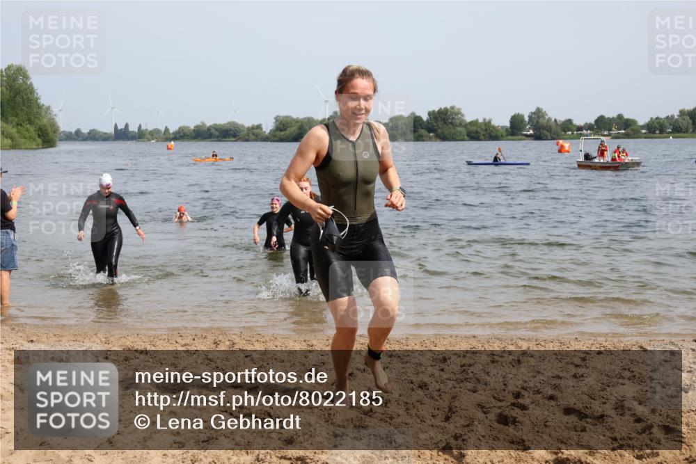 15.06.2025 - 27. Vierlanden-Triathlon Lena Gebhardt http://msf.ph/oto/8022185 15.06.2025 10:19:46 Schwimmen 500, 503, 539, 569, 578, 603 meine-sportfotos.de