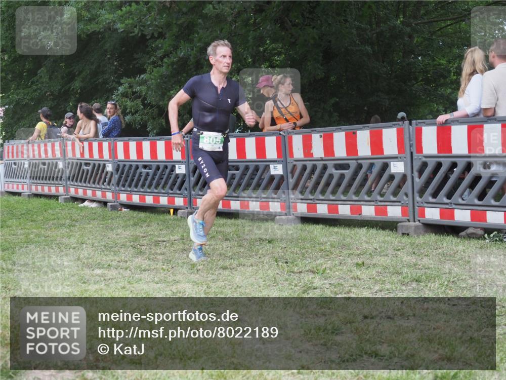 21.06.2025 - 27. Vierlanden-Triathlon KatJ http://msf.ph/oto/8022189 15.06.2025 13:21:32 Ziel 805, 853 meine-sportfotos.de