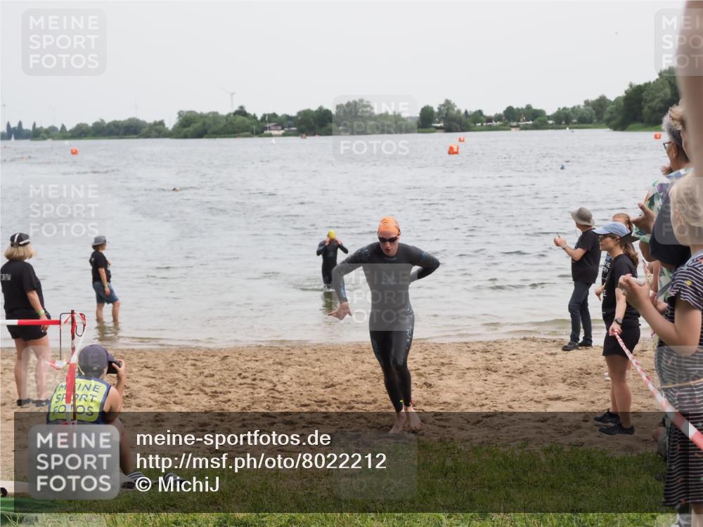 21.06.2025 - 27. Vierlanden-Triathlon MichiJ http://msf.ph/oto/8022212 15.06.2026 10:52:22 Schwimmen 652, 682, 759 meine-sportfotos.de