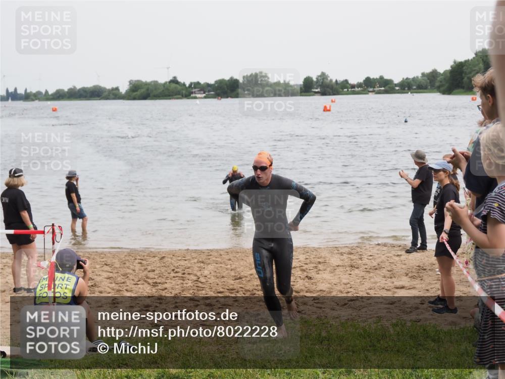 21.06.2025 - 27. Vierlanden-Triathlon MichiJ http://msf.ph/oto/8022228 15.06.2026 10:52:22 Schwimmen 652, 682, 759 meine-sportfotos.de