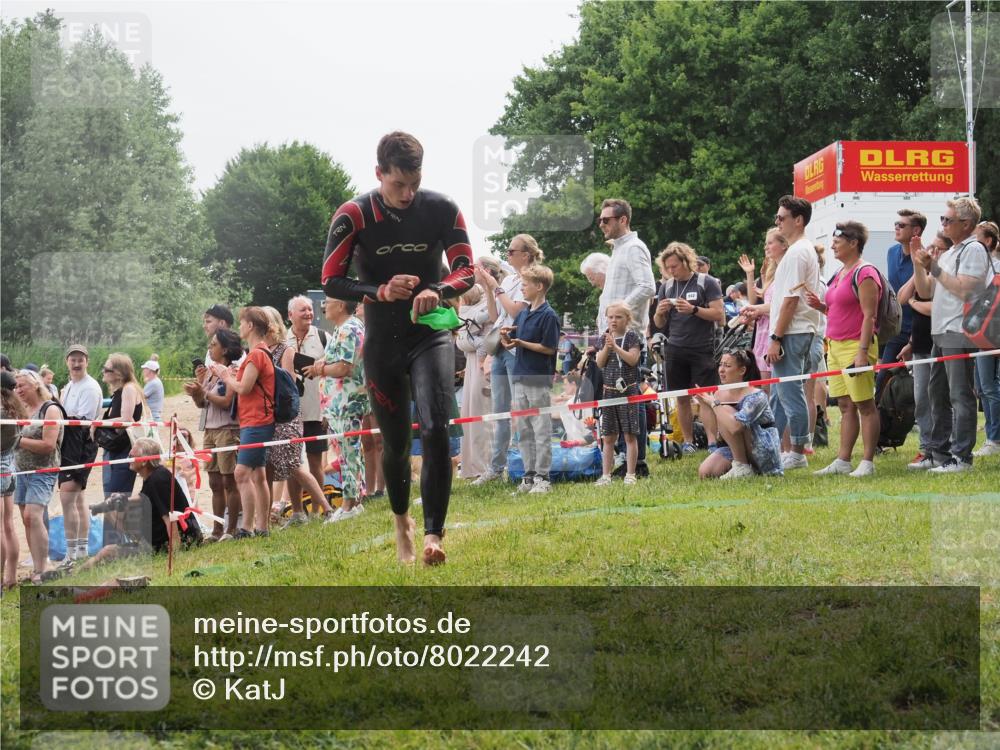 15.06.2025 - 27. Vierlanden-Triathlon KatJ http://msf.ph/oto/8022242 15.06.2025 10:54:47 Schwimmen 695, 713, 715, 749 meine-sportfotos.de