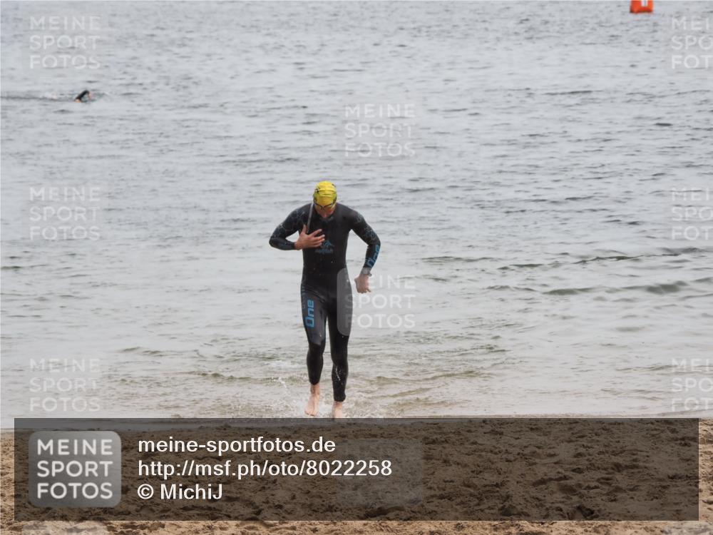 21.06.2025 - 27. Vierlanden-Triathlon MichiJ http://msf.ph/oto/8022258 15.06.2026 10:52:25 Schwimmen 652, 682, 759 meine-sportfotos.de