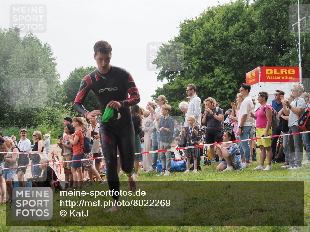 15.06.2025 - 27. Vierlanden-Triathlon KatJ http://msf.ph/oto/8022269 15.06.2025 10:54:48 Schwimmen 695, 713, 715 meine-sportfotos.de