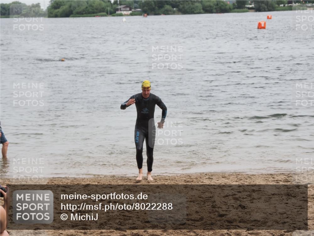 21.06.2025 - 27. Vierlanden-Triathlon MichiJ http://msf.ph/oto/8022288 15.06.2026 10:52:26 Schwimmen 652, 682, 759 meine-sportfotos.de