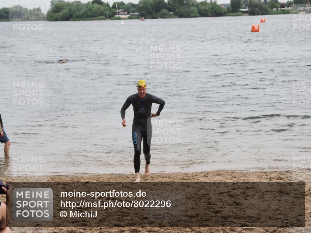 21.06.2025 - 27. Vierlanden-Triathlon MichiJ http://msf.ph/oto/8022296 15.06.2026 10:52:26 Schwimmen 652, 682, 759 meine-sportfotos.de