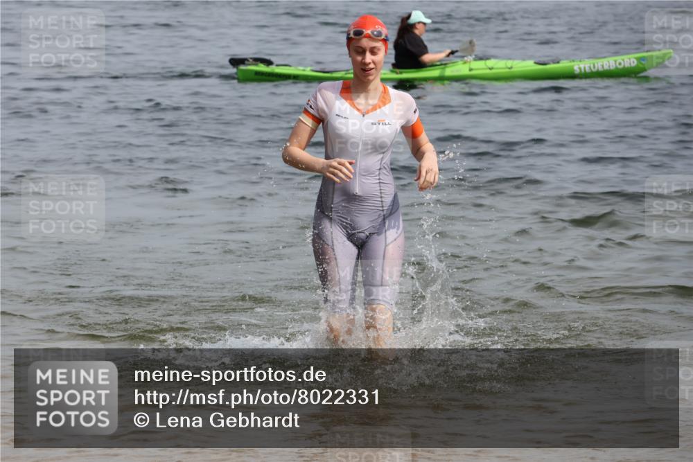 15.06.2025 - 27. Vierlanden-Triathlon Lena Gebhardt http://msf.ph/oto/8022331 15.06.2025 10:19:55 Schwimmen 500, 539, 553, 569, 578 meine-sportfotos.de