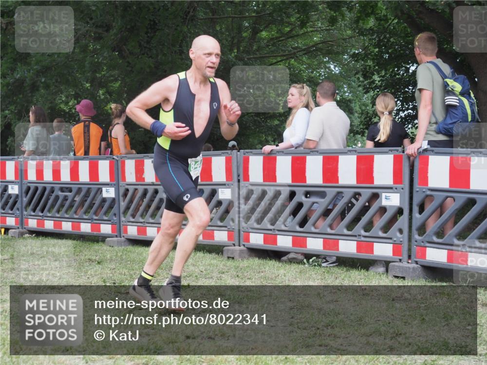 21.06.2025 - 27. Vierlanden-Triathlon KatJ http://msf.ph/oto/8022341 15.06.2025 13:21:45 Ziel 746, 844, 859 meine-sportfotos.de