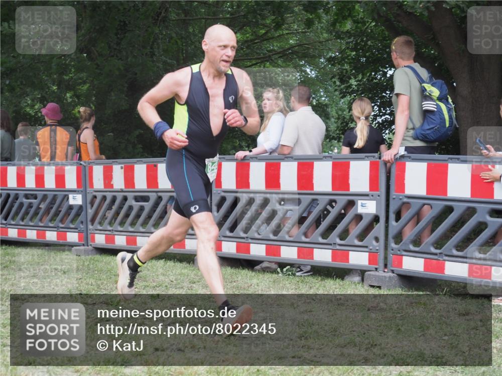 21.06.2025 - 27. Vierlanden-Triathlon KatJ http://msf.ph/oto/8022345 15.06.2025 13:21:45 Ziel 746, 844, 859 meine-sportfotos.de