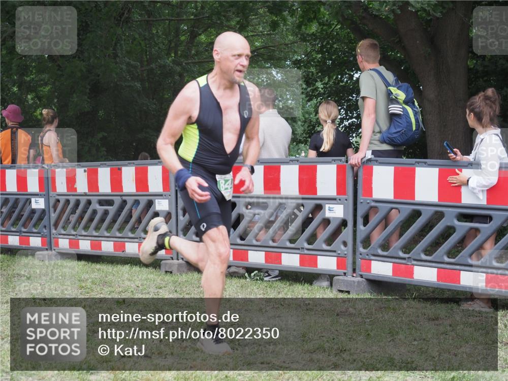 21.06.2025 - 27. Vierlanden-Triathlon KatJ http://msf.ph/oto/8022350 15.06.2025 13:21:45 Ziel 746, 844, 859 meine-sportfotos.de