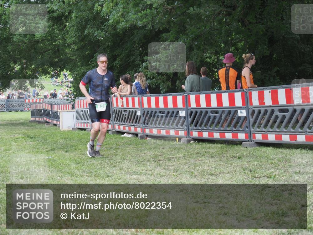 21.06.2025 - 27. Vierlanden-Triathlon KatJ http://msf.ph/oto/8022354 15.06.2025 13:21:48 Ziel 746, 859 meine-sportfotos.de