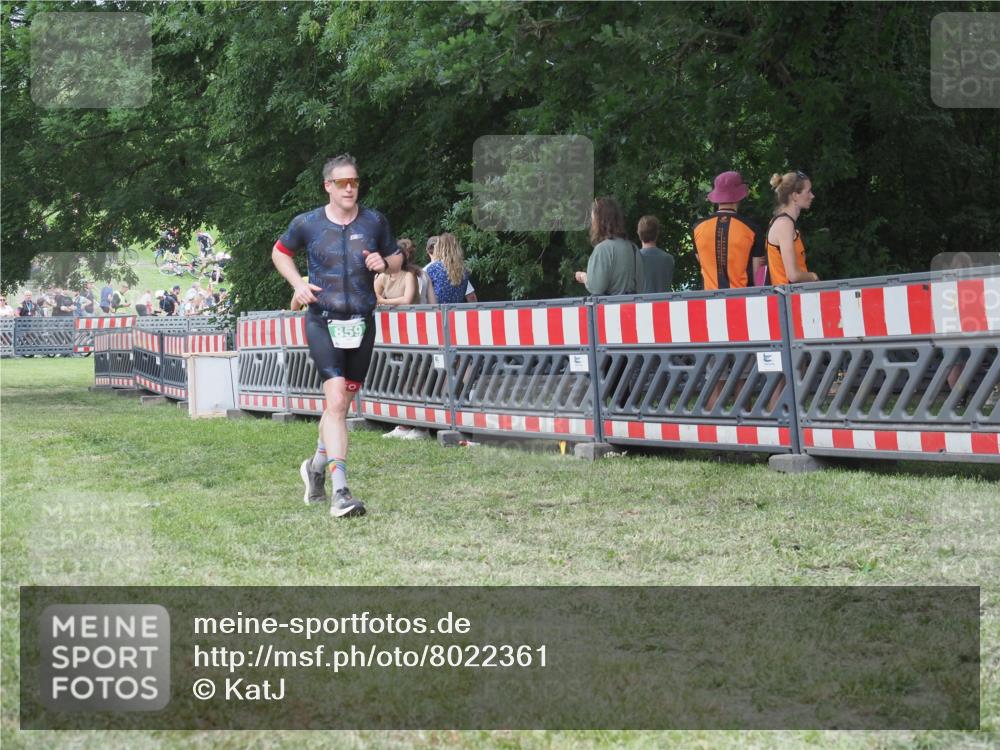 21.06.2025 - 27. Vierlanden-Triathlon KatJ http://msf.ph/oto/8022361 15.06.2025 13:21:48 Ziel 746, 859 meine-sportfotos.de