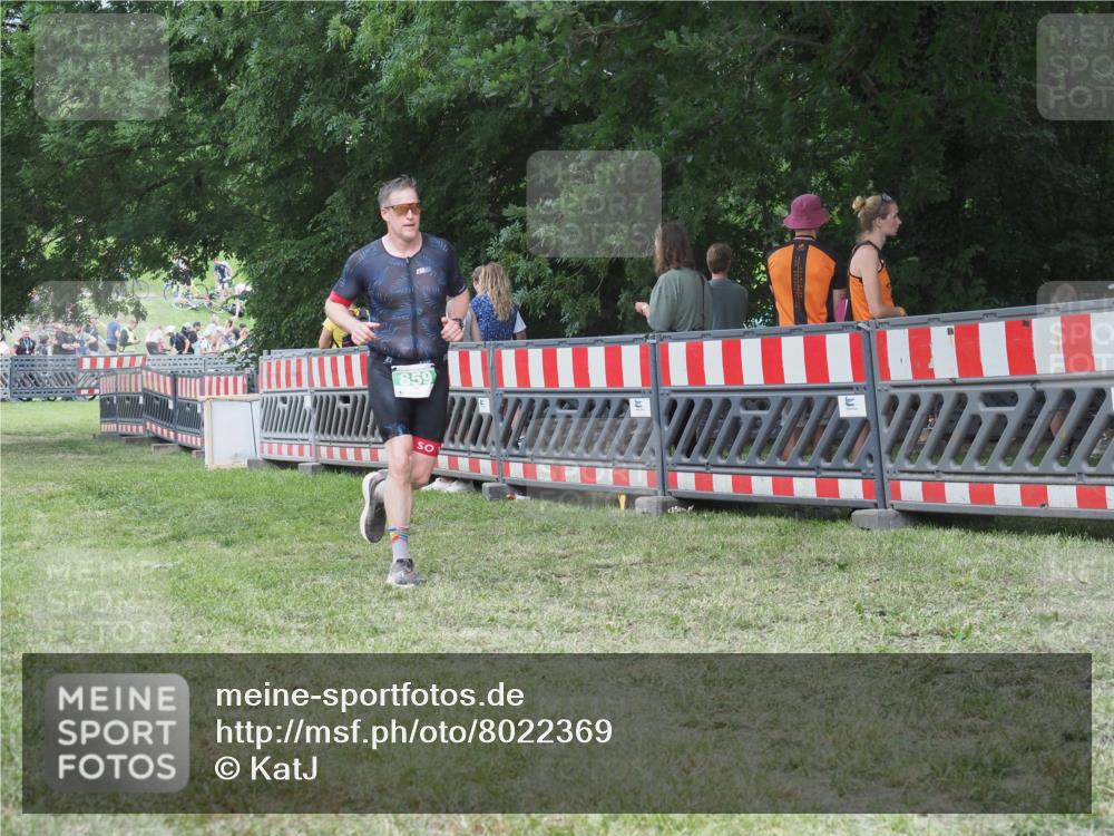 21.06.2025 - 27. Vierlanden-Triathlon KatJ http://msf.ph/oto/8022369 15.06.2025 13:21:48 Ziel 746, 859 meine-sportfotos.de