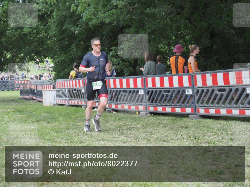21.06.2025 - 27. Vierlanden-Triathlon KatJ http://msf.ph/oto/8022377 15.06.2025 13:21:49 Ziel 746, 859 meine-sportfotos.de