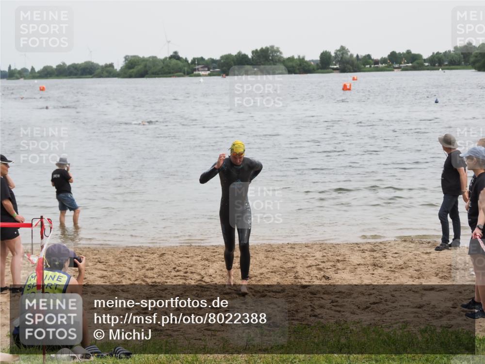 21.06.2025 - 27. Vierlanden-Triathlon MichiJ http://msf.ph/oto/8022388 15.06.2026 10:52:28 Schwimmen 682, 759 meine-sportfotos.de