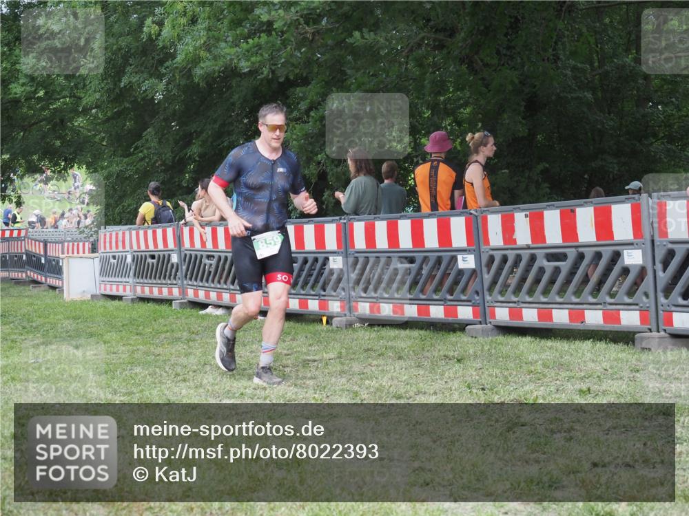 21.06.2025 - 27. Vierlanden-Triathlon KatJ http://msf.ph/oto/8022393 15.06.2025 13:21:49 Ziel 746, 859 meine-sportfotos.de