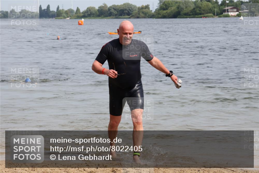 15.06.2025 - 27. Vierlanden-Triathlon Lena Gebhardt http://msf.ph/oto/8022405 15.06.2025 10:20:07 Schwimmen 553, 616 meine-sportfotos.de