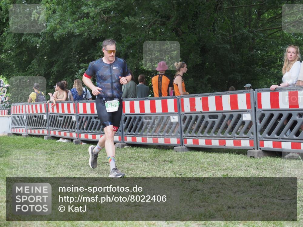 21.06.2025 - 27. Vierlanden-Triathlon KatJ http://msf.ph/oto/8022406 15.06.2025 13:21:49 Ziel 746, 859 meine-sportfotos.de