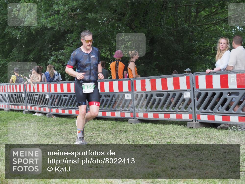21.06.2025 - 27. Vierlanden-Triathlon KatJ http://msf.ph/oto/8022413 15.06.2025 13:21:49 Ziel 746, 859 meine-sportfotos.de