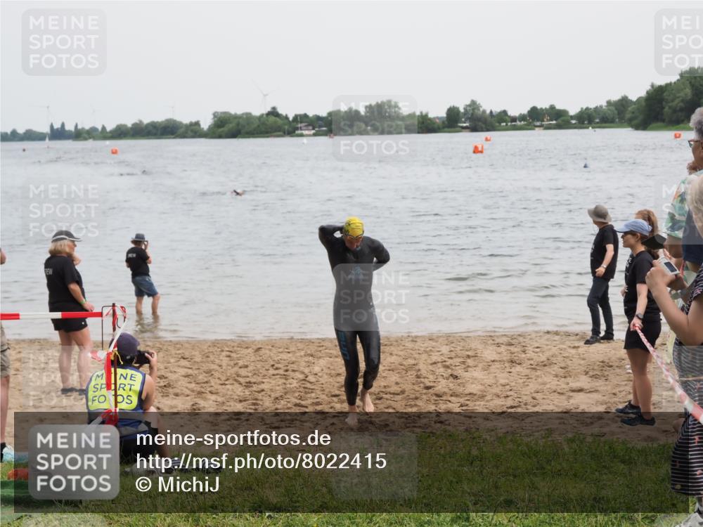 21.06.2025 - 27. Vierlanden-Triathlon MichiJ http://msf.ph/oto/8022415 15.06.2026 10:52:29 Schwimmen 682, 759 meine-sportfotos.de