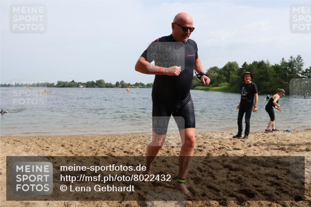 15.06.2025 - 27. Vierlanden-Triathlon Lena Gebhardt http://msf.ph/oto/8022432 15.06.2025 10:20:12 Schwimmen 616 meine-sportfotos.de